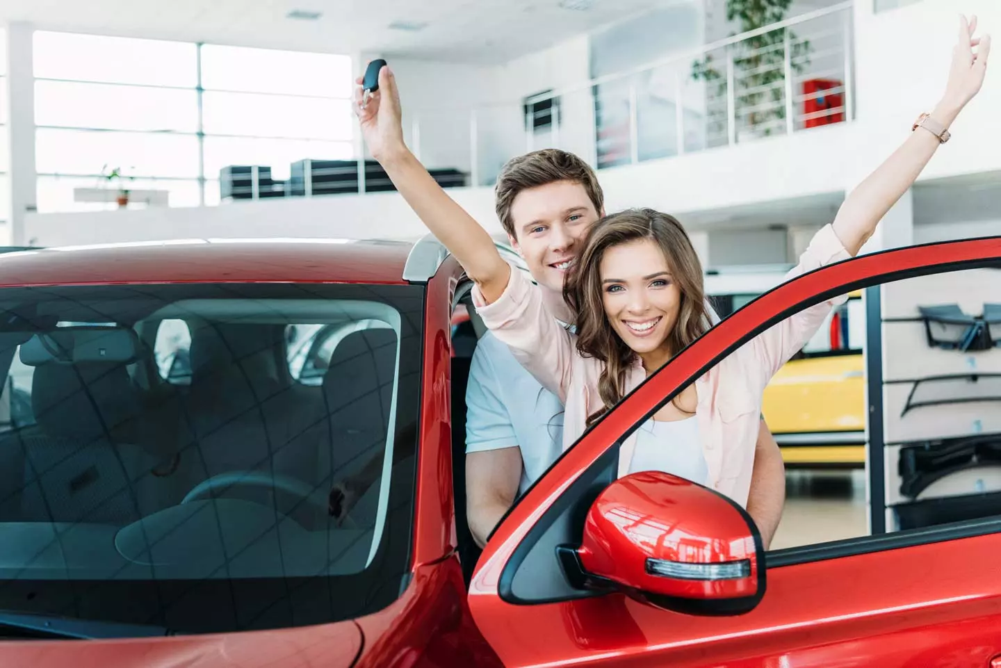The Difference Between a Car Lease Broker & Car Dealership